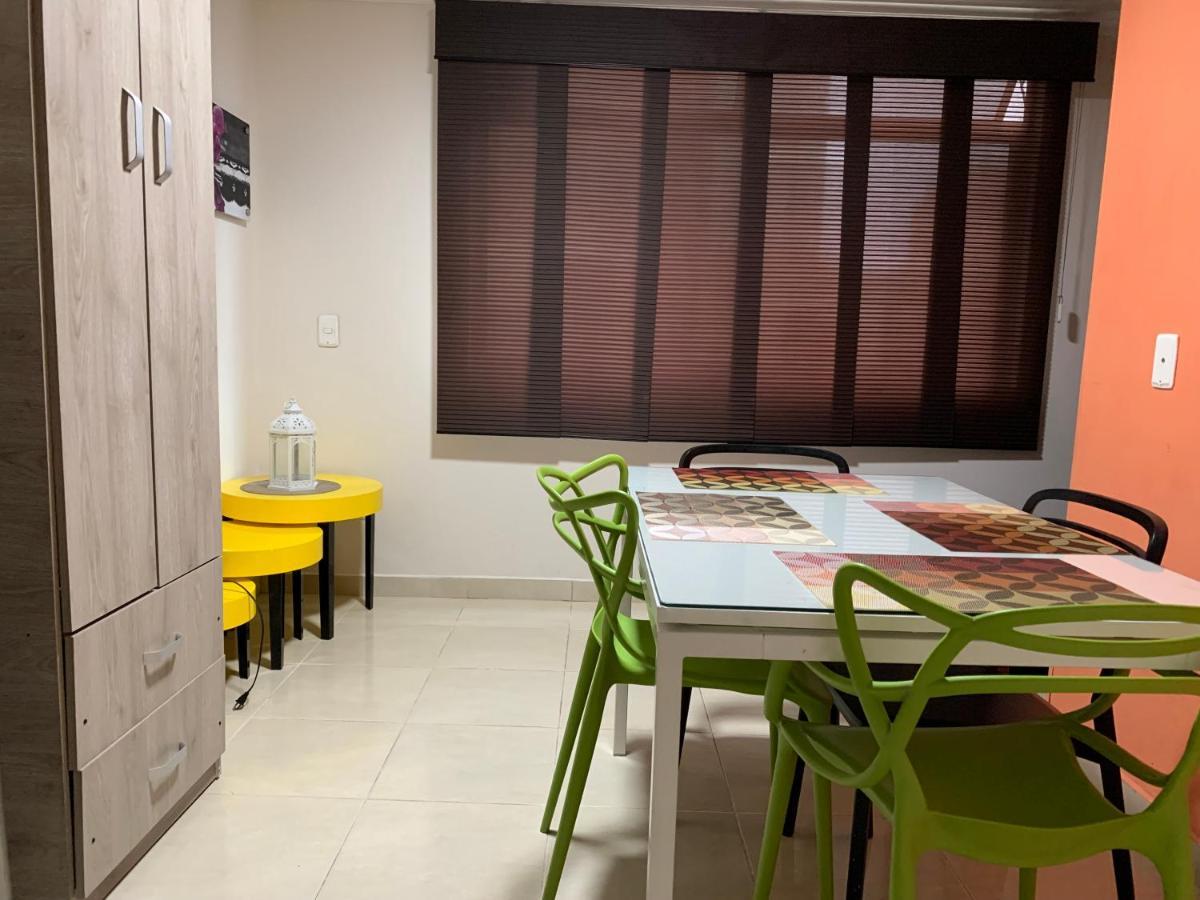 Apartamentos Laureles De La 70 Medellín Esterno foto