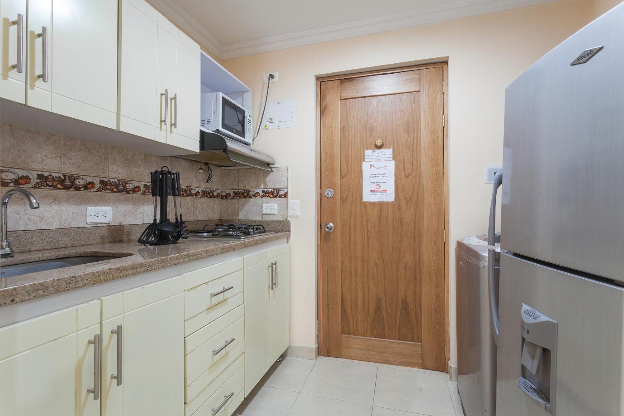 Apartamentos Laureles De La 70 Medellín Esterno foto
