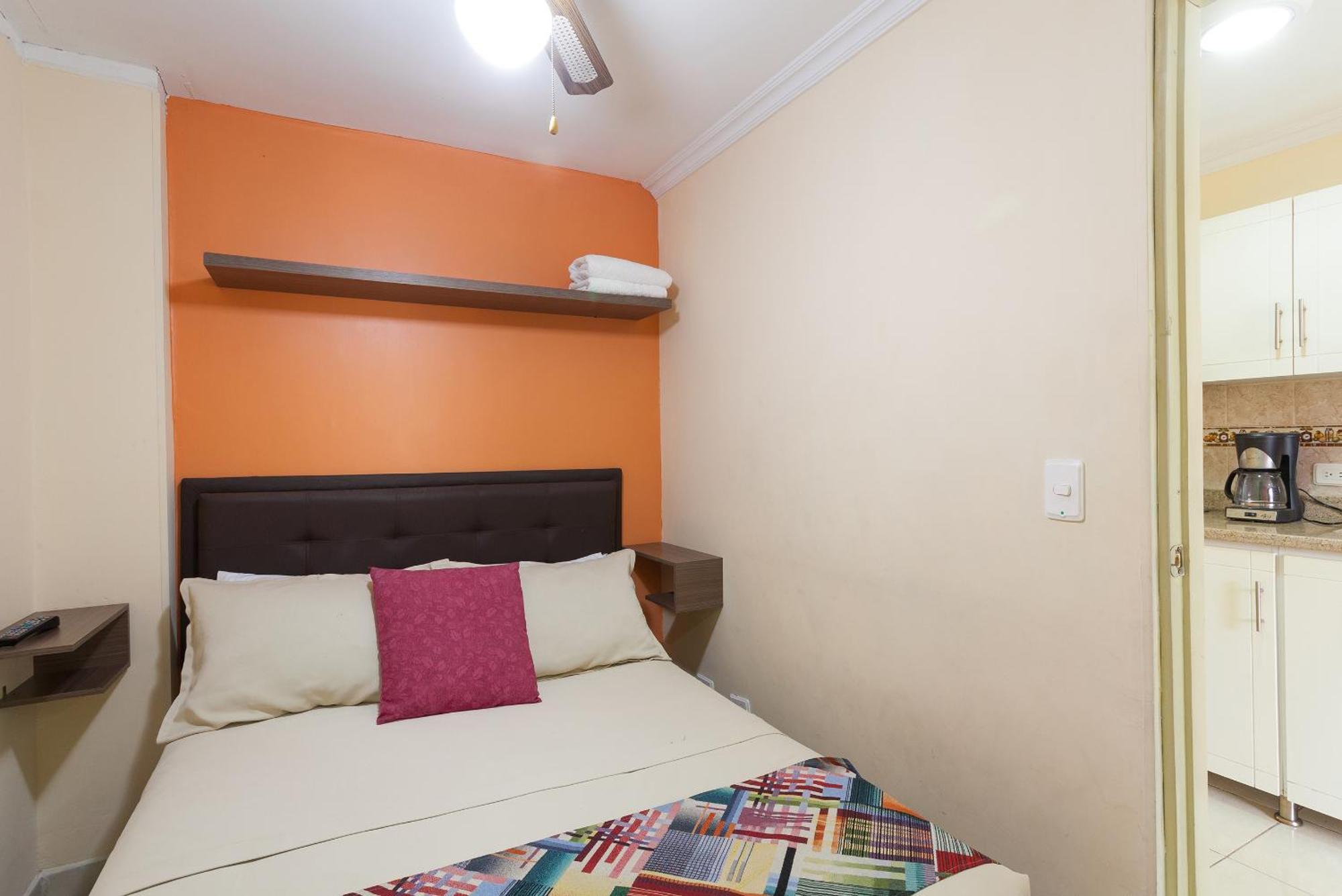 Apartamentos Laureles De La 70 Medellín Esterno foto