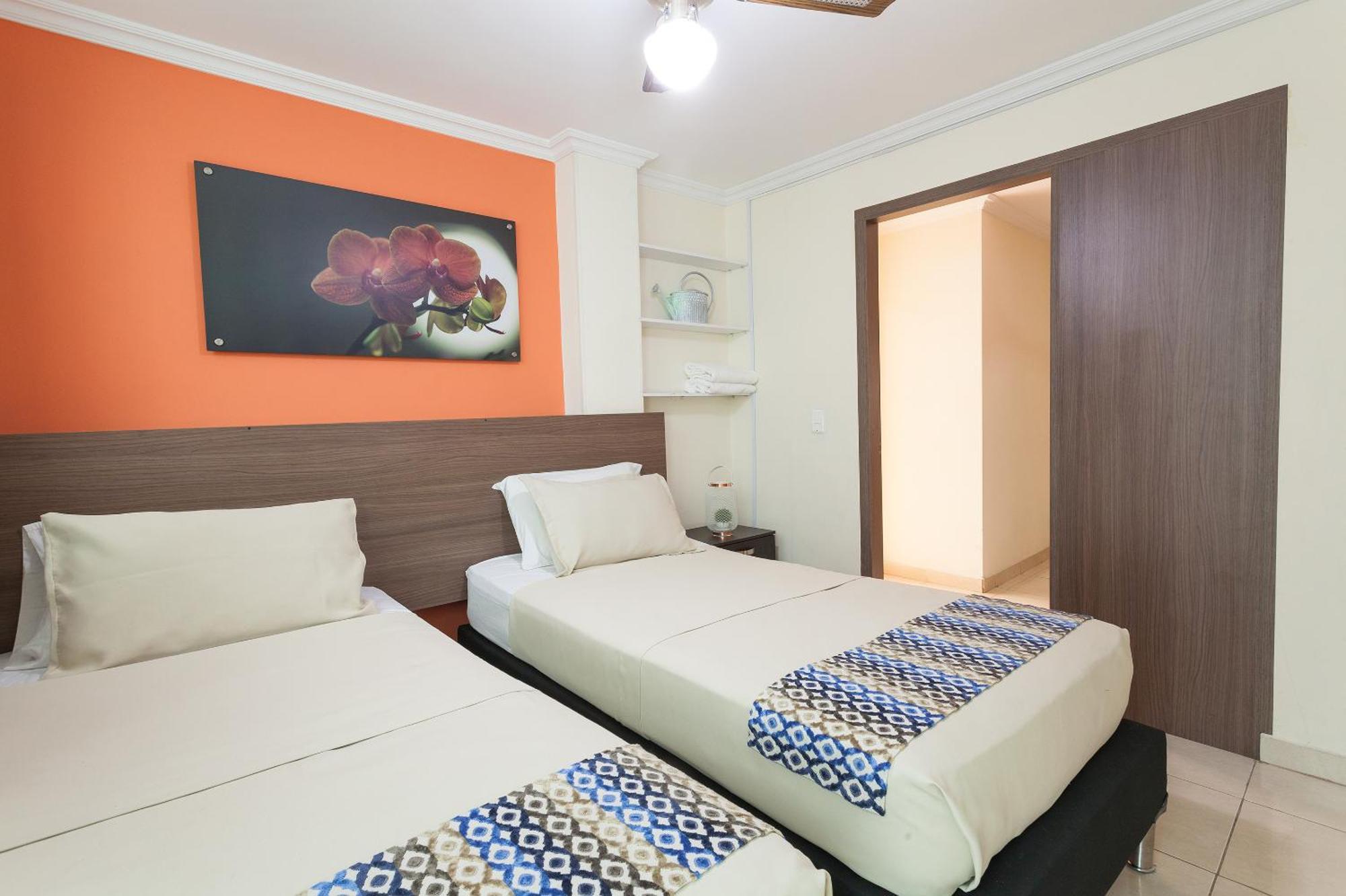 Apartamentos Laureles De La 70 Medellín Esterno foto