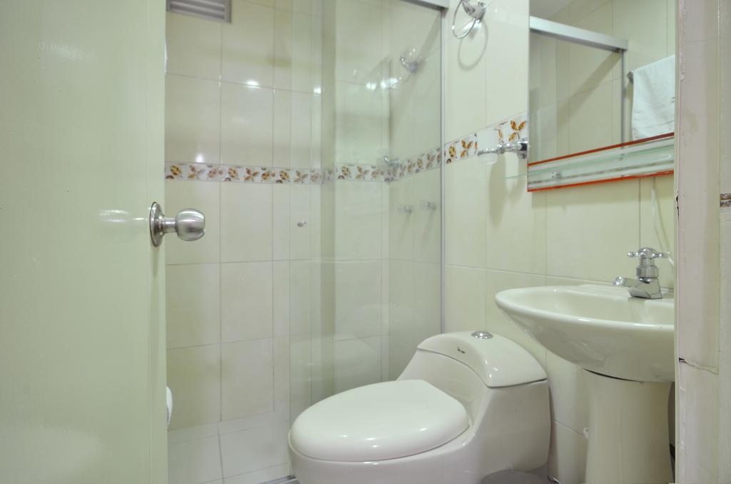 Apartamentos Laureles De La 70 Medellín Esterno foto